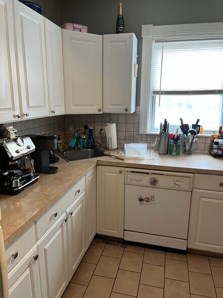 Building Photo - 30 Antwerp St