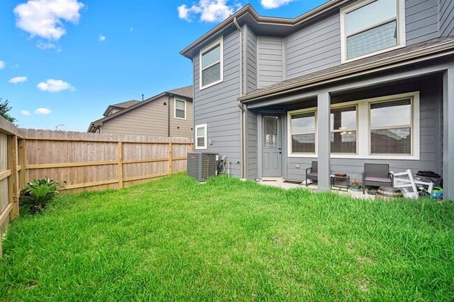 Building Photo - 5621 Hyde Park Dr