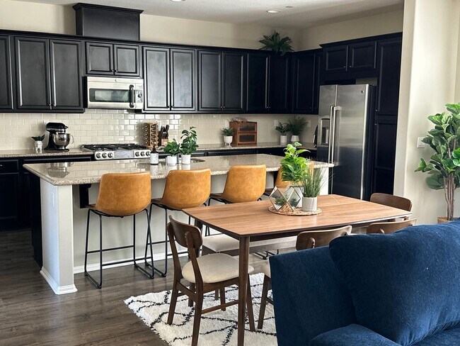 Building Photo - Beautifully upgraded 3-bedroom, 4-bathroom...