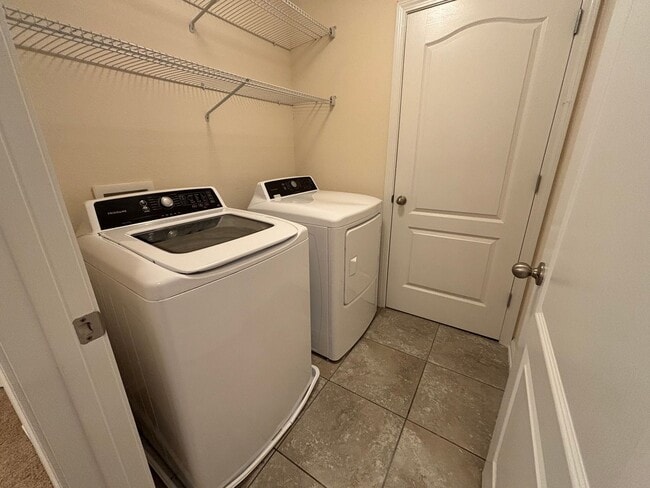 Building Photo - 2/2.5 Townhome in Prestwick – Garage & Screened Patio