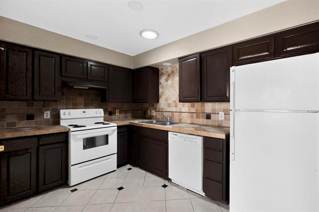 Building Photo - 2320 Markland St