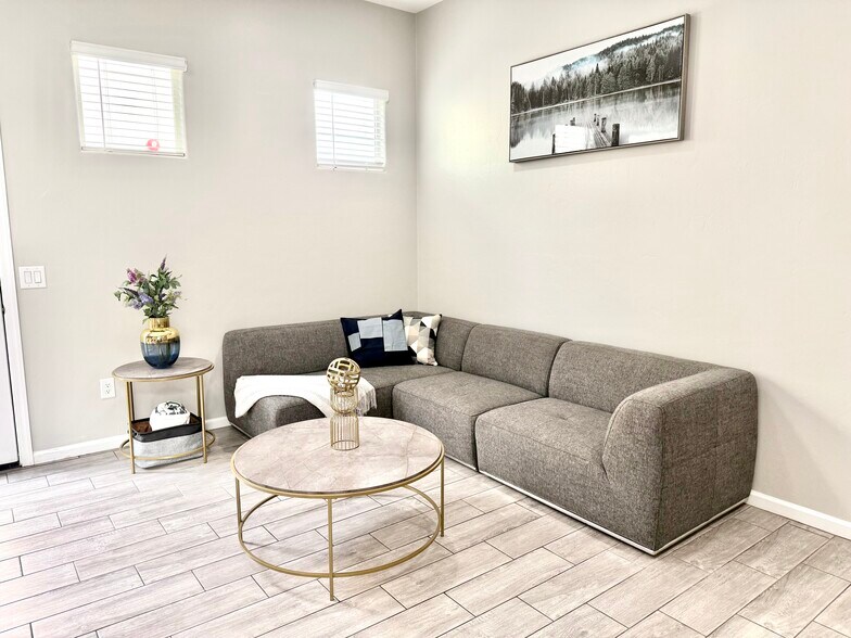 Building Photo - 8060 S Desert Indigo Dr