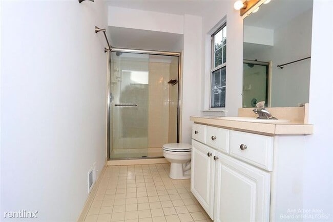 Building Photo - 3268 Monument