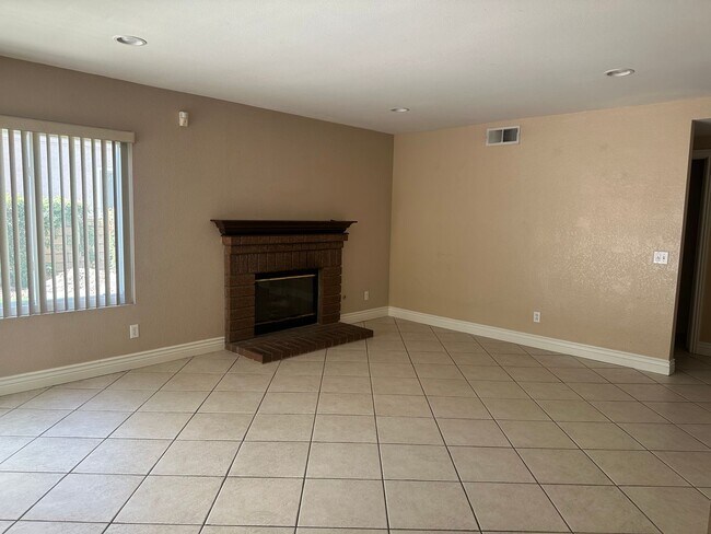 Building Photo - 940 Birmingham Dr