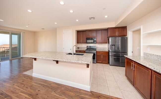 Building Photo - 6491 Bayview Dr