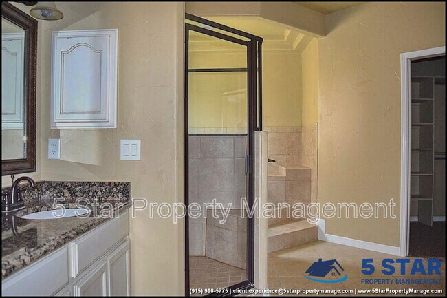 Building Photo - 14016 Rainbow Point Dr