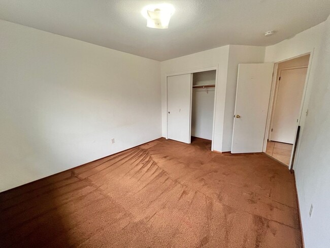 Building Photo - 3 Bedroom 2 Bath Duplex for Rent!