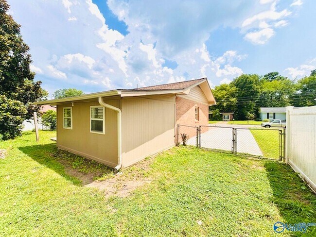 Building Photo - 3606 NW Kenard Ave