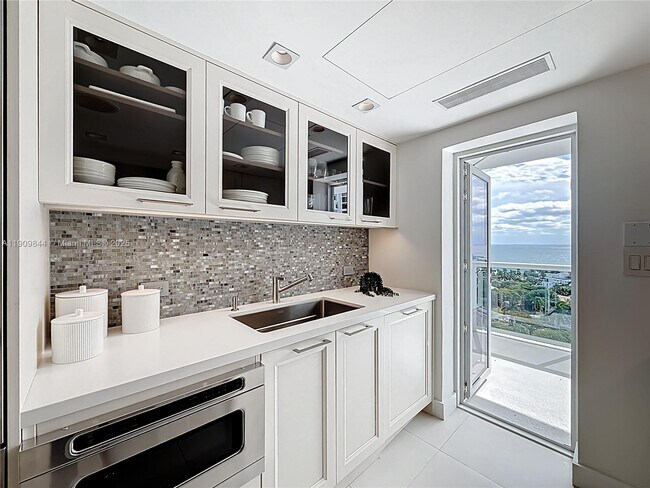 Building Photo - 2715 N Ocean Blvd