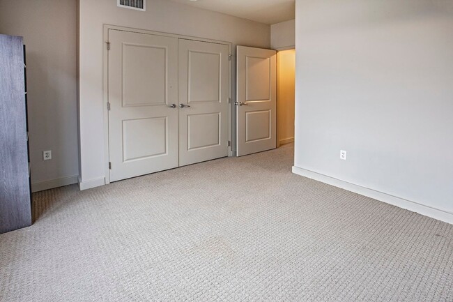 Building Photo - 2 Bedrooms, 2 Baths - christina Landing