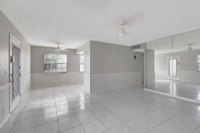 Building Photo - 297 Monaco Way