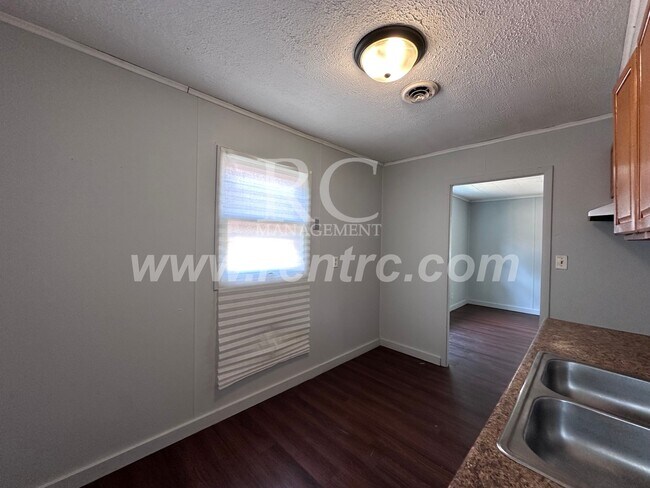 Building Photo - 1012 Giddings-