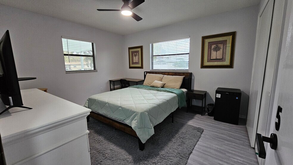 Building Photo - 10950 Fernando St