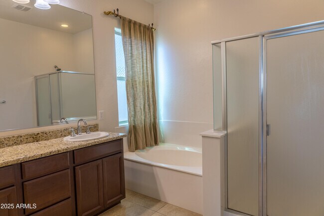 Building Photo - 4571 N Arbor Way