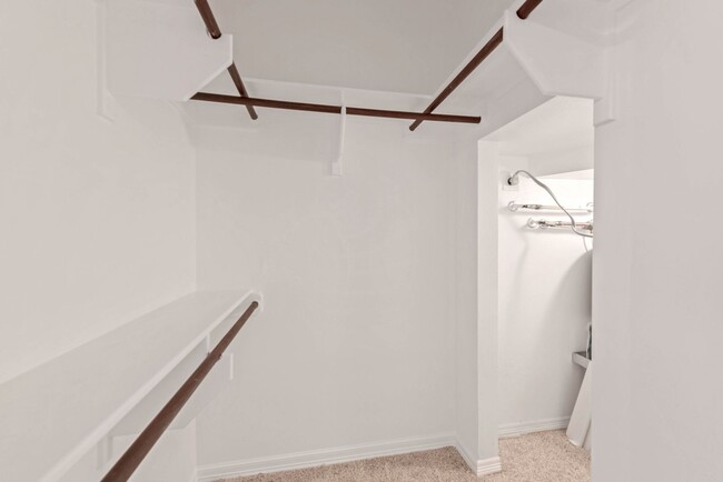 Building Photo - AUGUST PRE-LEASE!!!  Spacious 1 Bed, 1 Bat...