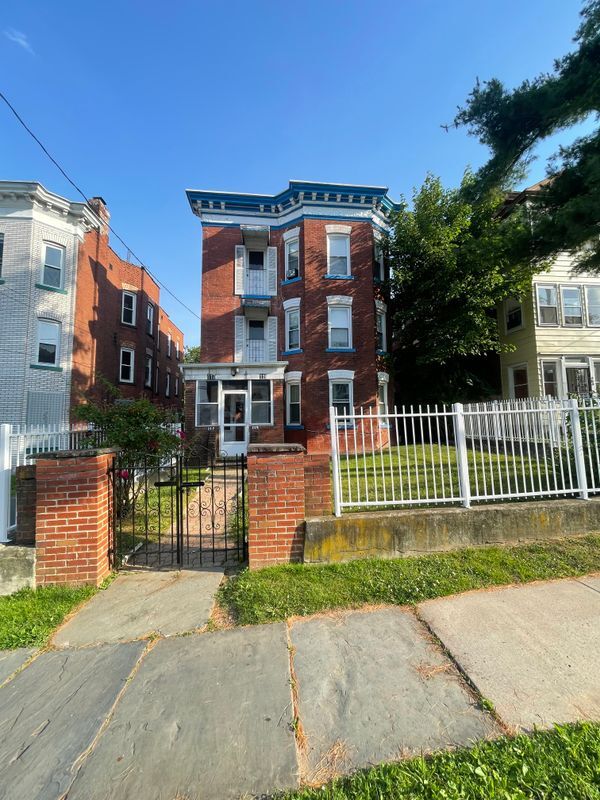 Primary Photo - 119 Shultas Pl