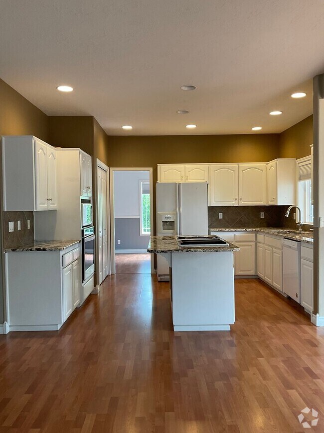 Building Photo - Beautiful House in Desirable South Gateway...