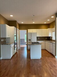 Building Photo - Beautiful House in Desirable South Gateway...