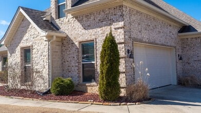 Building Photo - 3707 Sterling Oaks Dr