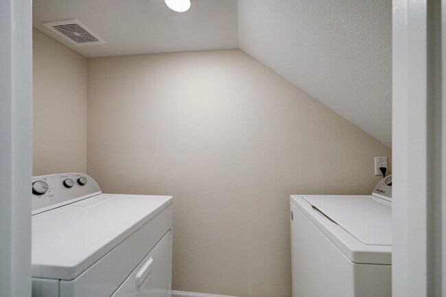 Building Photo - 2119 Naomi St