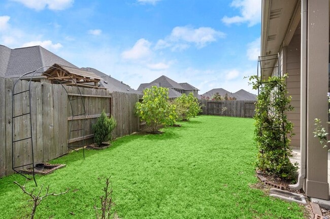 Building Photo - 10054 Black Maple Dr