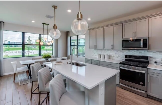 Building Photo - 2485 Primrose Pl