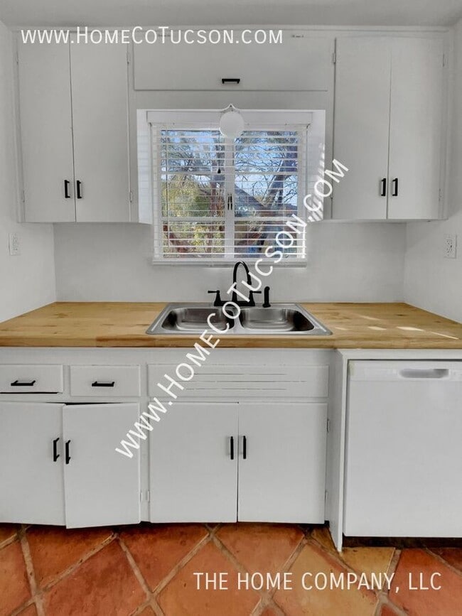 Building Photo - 1509 E Blacklidge Dr