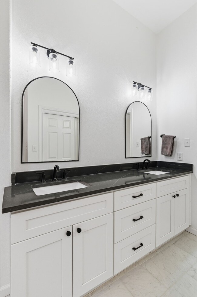 Building Photo - 23 Cedar Chase Pl