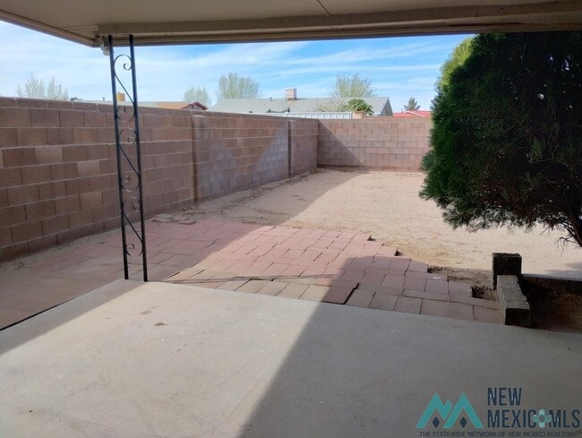 Building Photo - 1012 S Saddler St