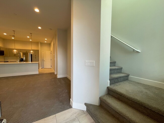 Building Photo - Beautiful Townhome in Providence Gated Com...