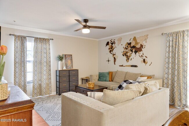 Building Photo - 211 Versailles Blvd