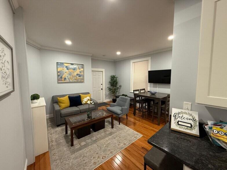 Building Photo - 32 Reedsdale St