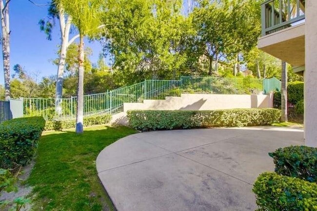 Building Photo - Beautiful 3 Bedroom 2.5 Bathroom home over...