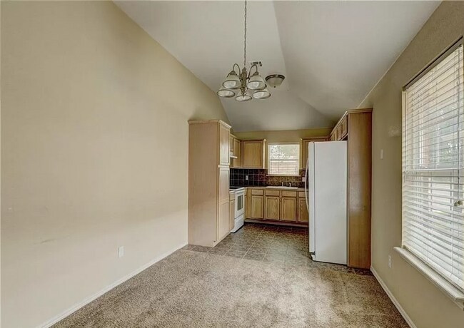 Building Photo - Gorgeous 3 bedroom 2 Bath and 2 Car Home in the Heart of Yukon