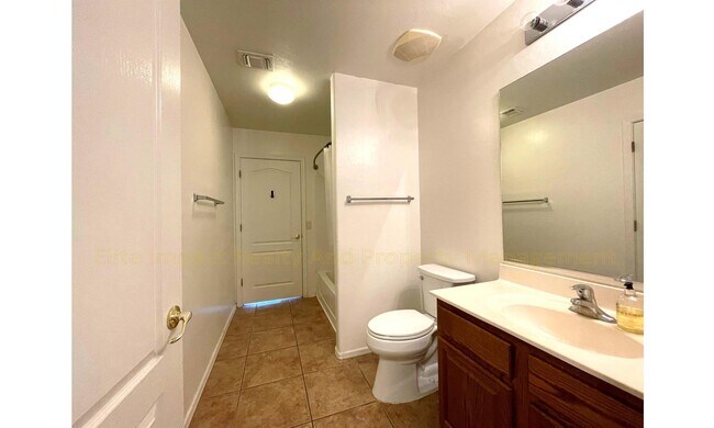 Building Photo - 10844 S Lake Gambusi Dr