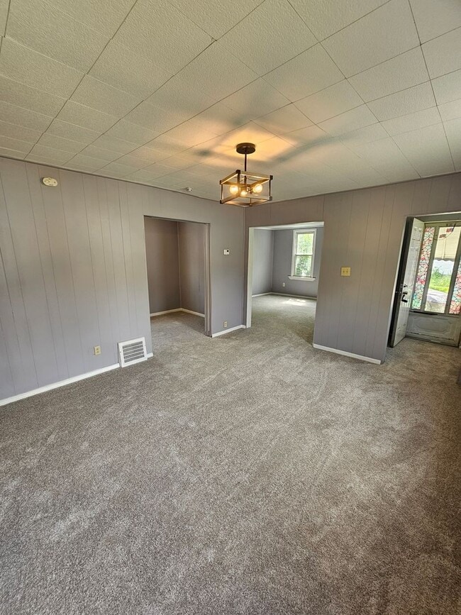 Building Photo - Freshly Updated 3 Bedroom Home in Slavic Village