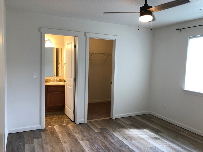 Building Photo - 1437 SW Junegrass Ln