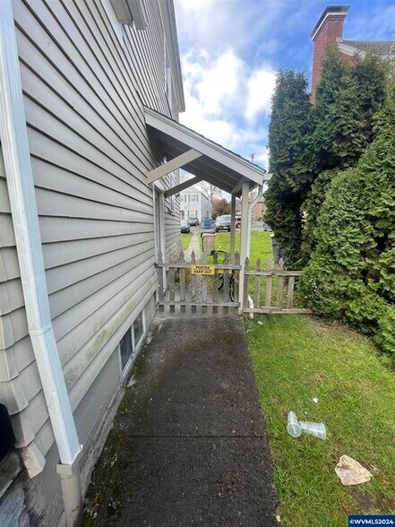 Building Photo - 320 NW 23rd St