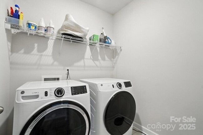 Building Photo - 3140 Seville St