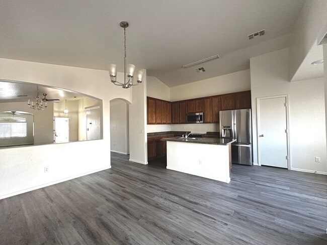 Building Photo - New Flooring! Single level 3 bed in Camelback Ranch!