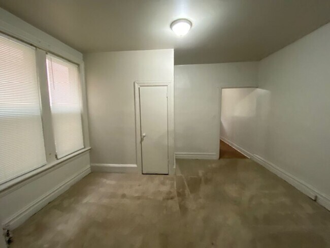 Building Photo - 5 Bedroom house harrisburg for rent 1,200 a month
