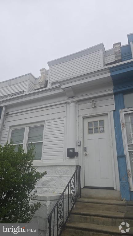Building Photo - 922 E Tioga St