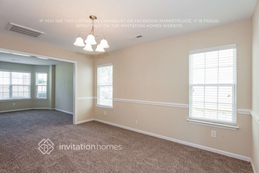 Building Photo - 8422 Oak Dr