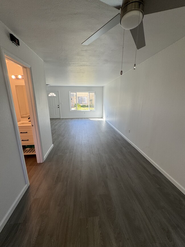 Building Photo - 1434 Hilltop Dr
