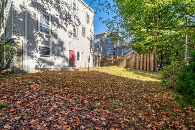 Building Photo - 166 Elliot St