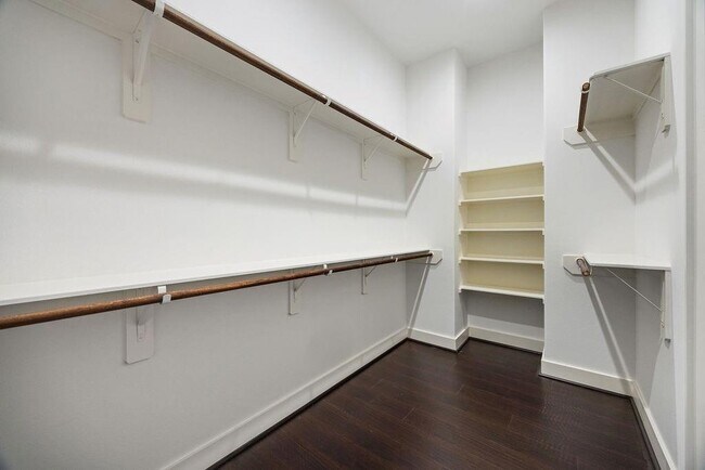 Building Photo - 518 E 40th St