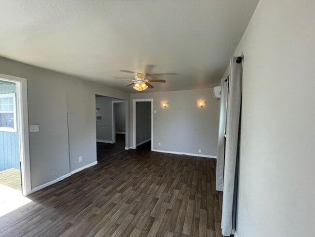 Building Photo - (5% Medical Monthly Discount) 1/2 off first months rent-Section 8 voucher Accepted-Charming 2 Bed...