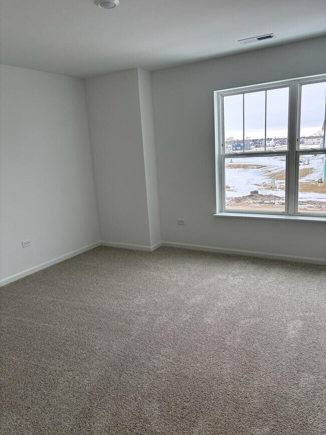 Building Photo - 450 Hathaway Ln