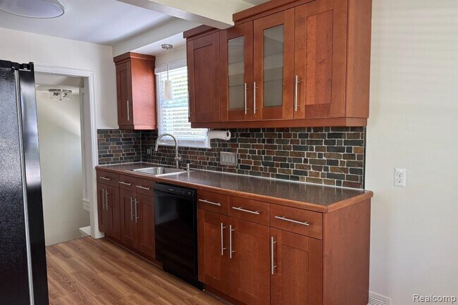 Building Photo - 128 Girard Ave