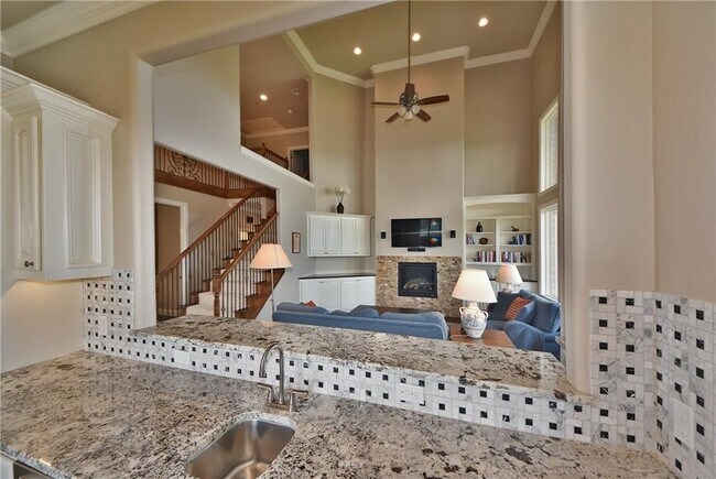 Building Photo - 16828 Little Leaf Ln